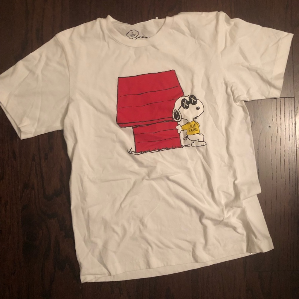 Uniqlo x Joe kaws peanuts tee Size S